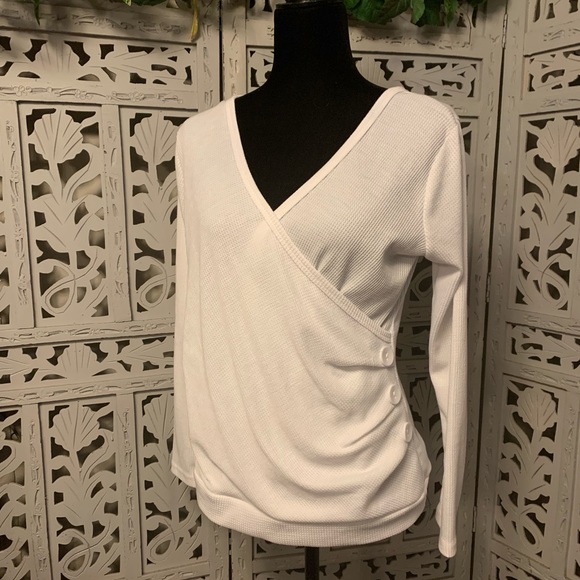 Tops - NICE WHITE THERMAL TYPE LIGHTWEIGHT STRETCHY LONG SLEEVE TOP